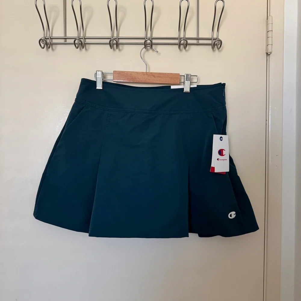 Champion Women's pleated Skort in Teal size 10